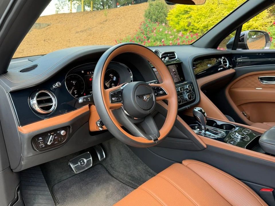 2023 Bentley Bentayga - Image 18 of 31