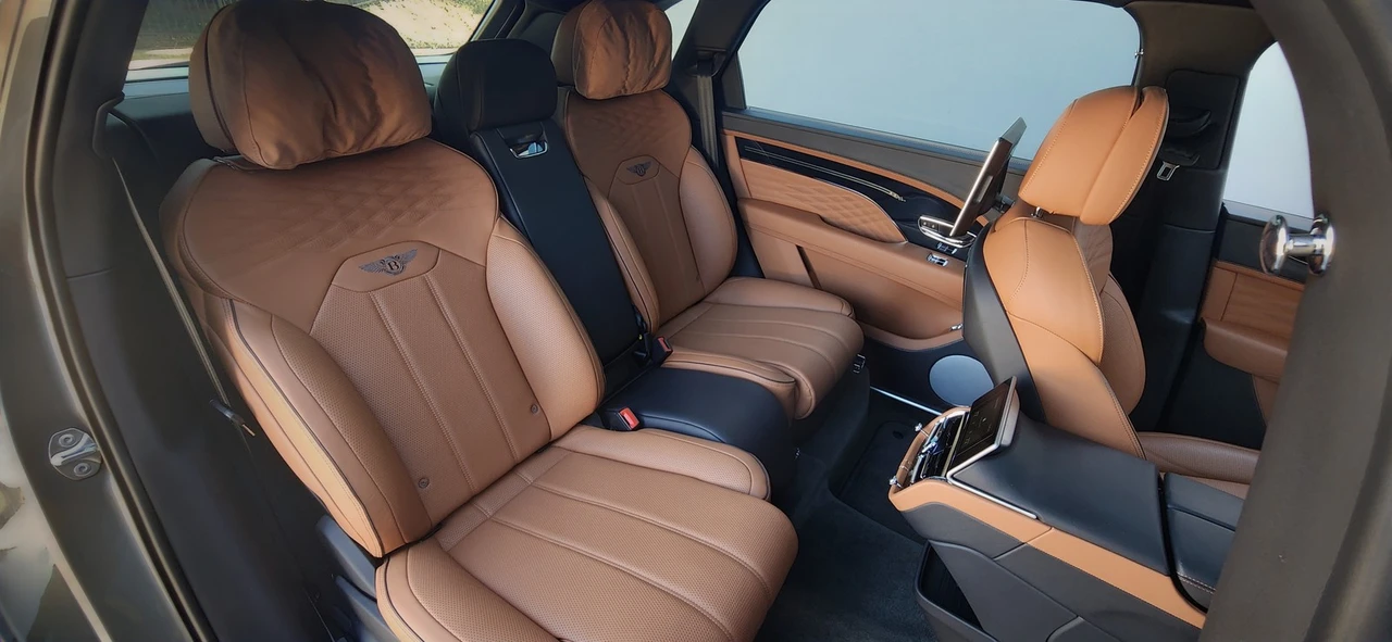 2023 Bentley Bentayga - Image 11 of 21