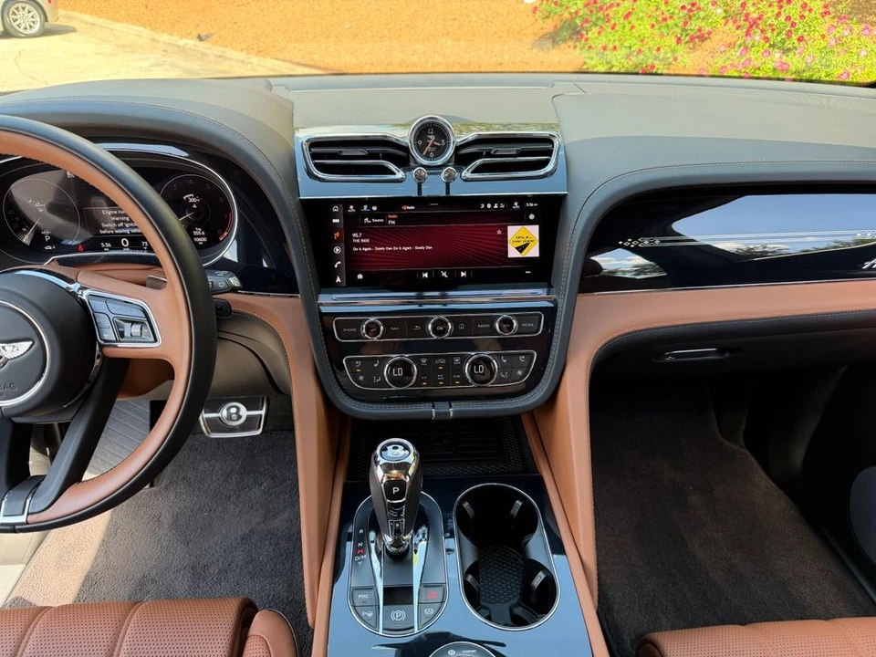 2023 Bentley Bentayga - Image 6 of 31