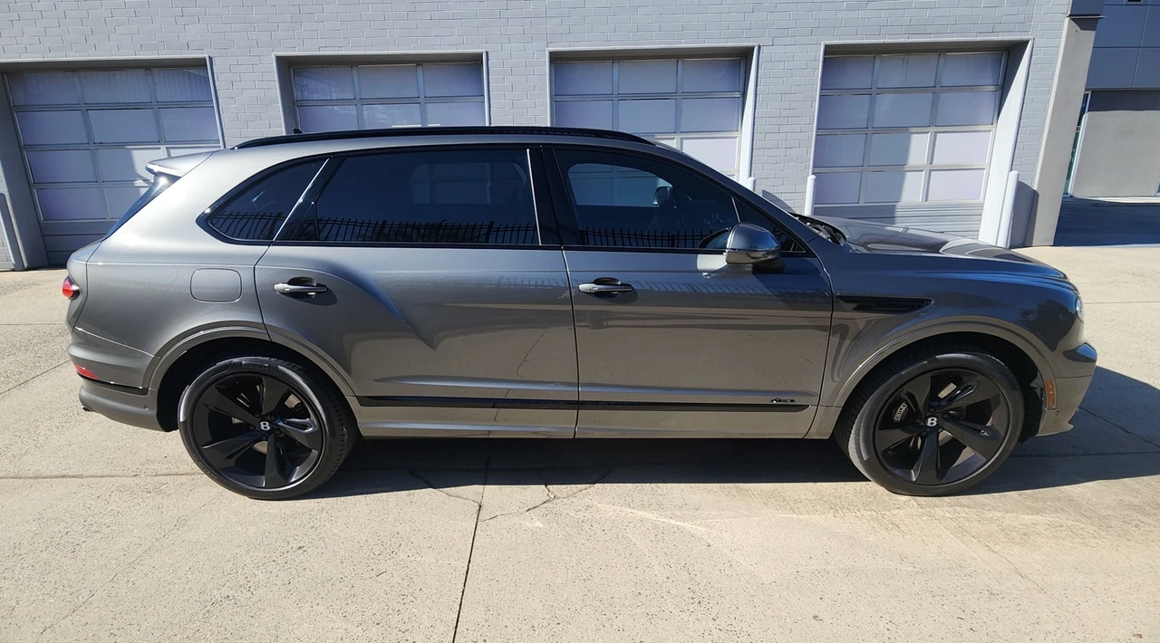2023 Bentley Bentayga - Image 16 of 21