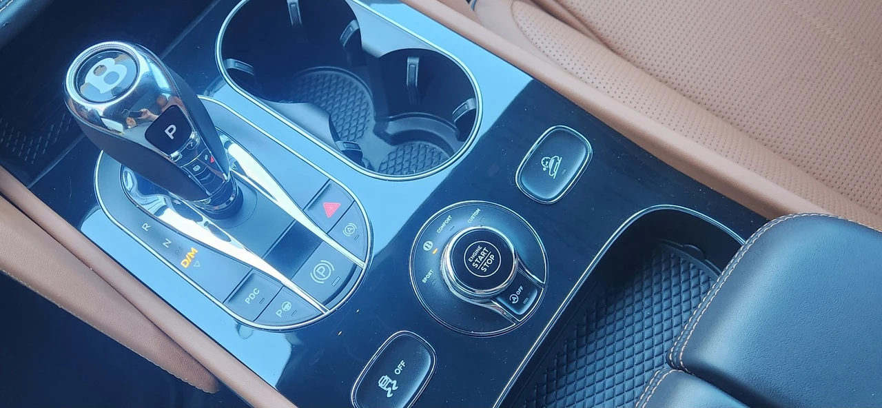 2023 Bentley Bentayga - Image 7 of 21