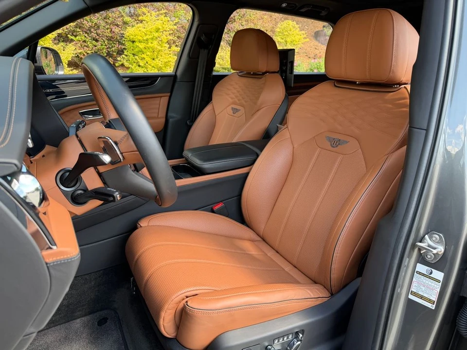 2023 Bentley Bentayga - Image 19 of 31