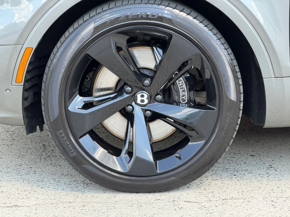 2023 Bentley Bentayga - Image 9 of 31