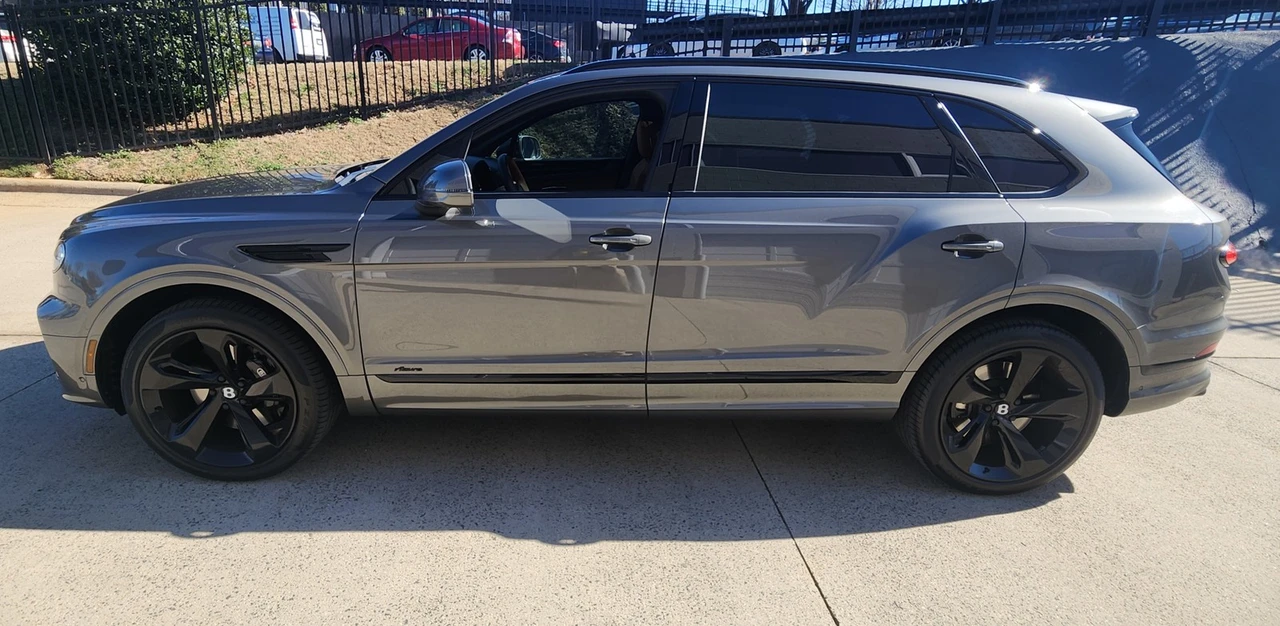 2023 Bentley Bentayga - Image 14 of 21