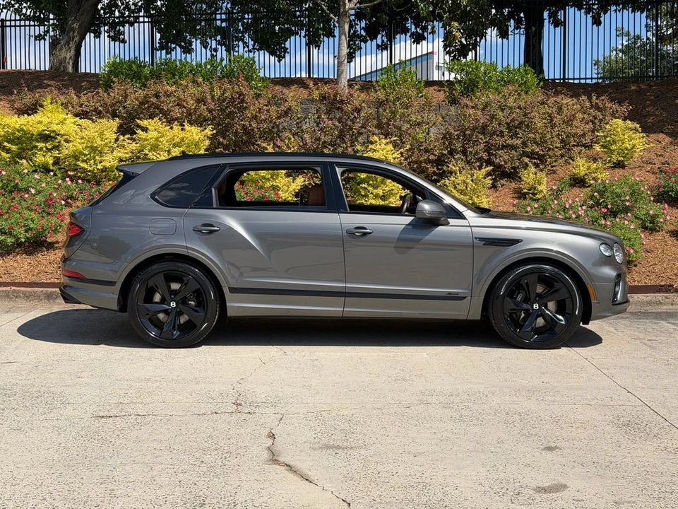 2023 Bentley Bentayga - Image 7 of 31
