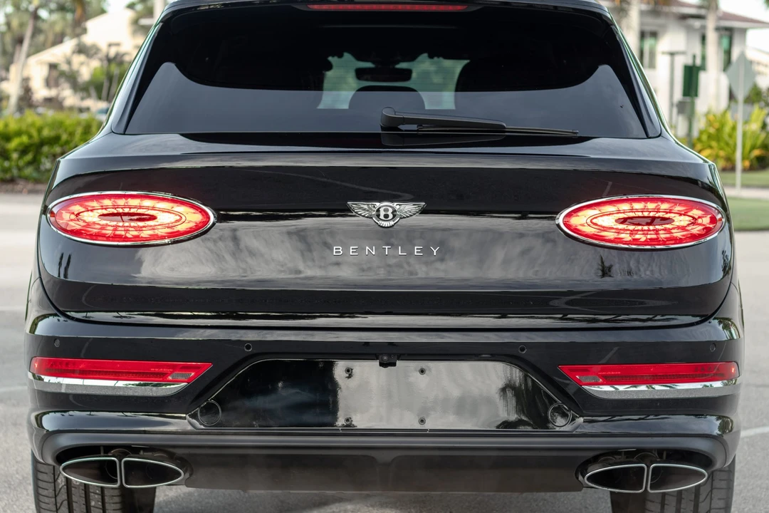 2023 Bentley Bentayga - Image 10 of 31