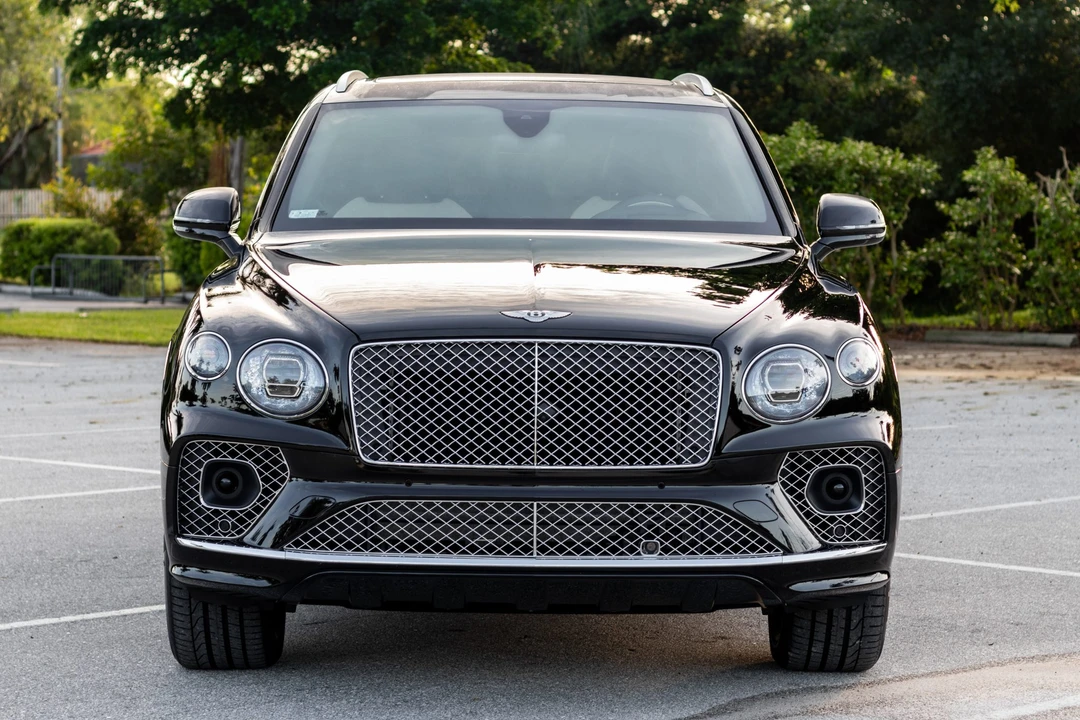 2023 Bentley Bentayga - Image 2 of 31