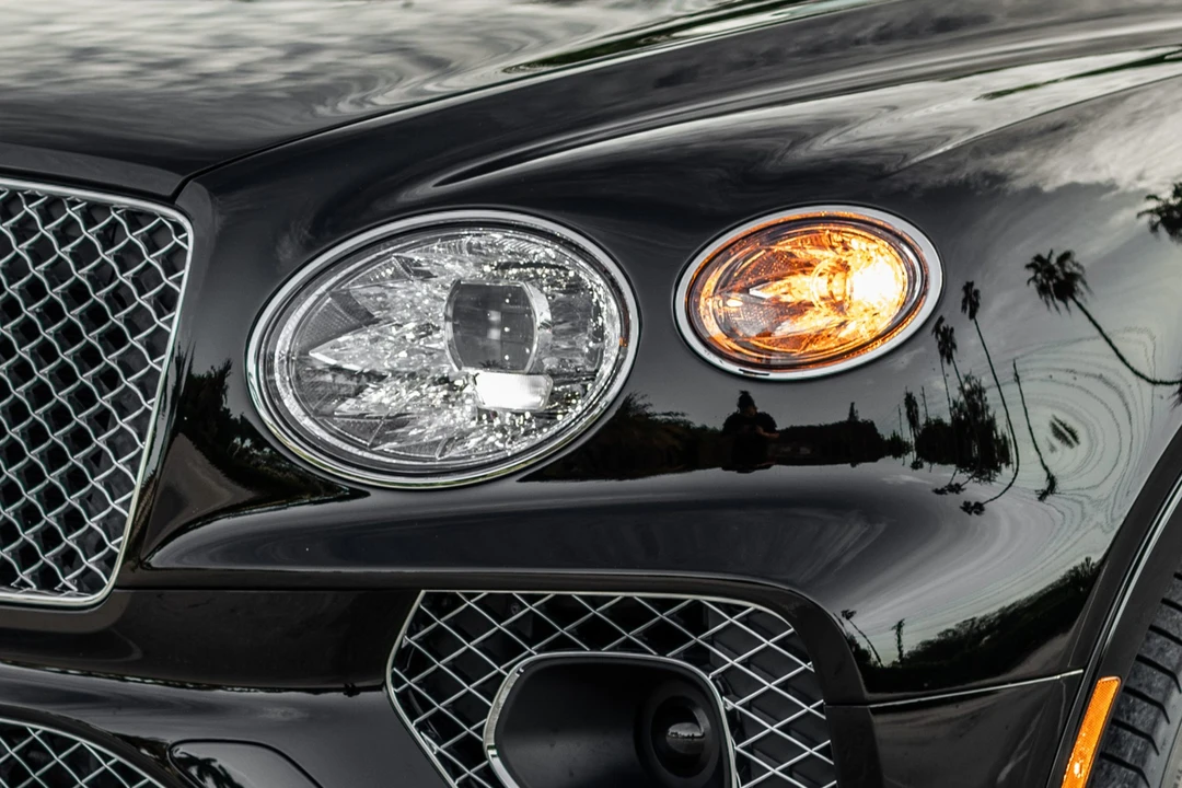 2023 Bentley Bentayga - Image 14 of 31