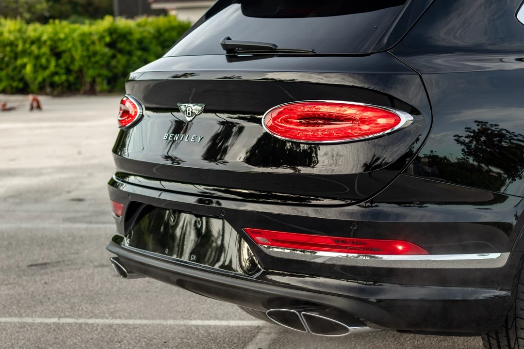 2023 Bentley Bentayga - Image 18 of 31