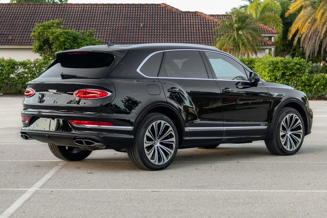 2023 Bentley Bentayga - Image 5 of 31