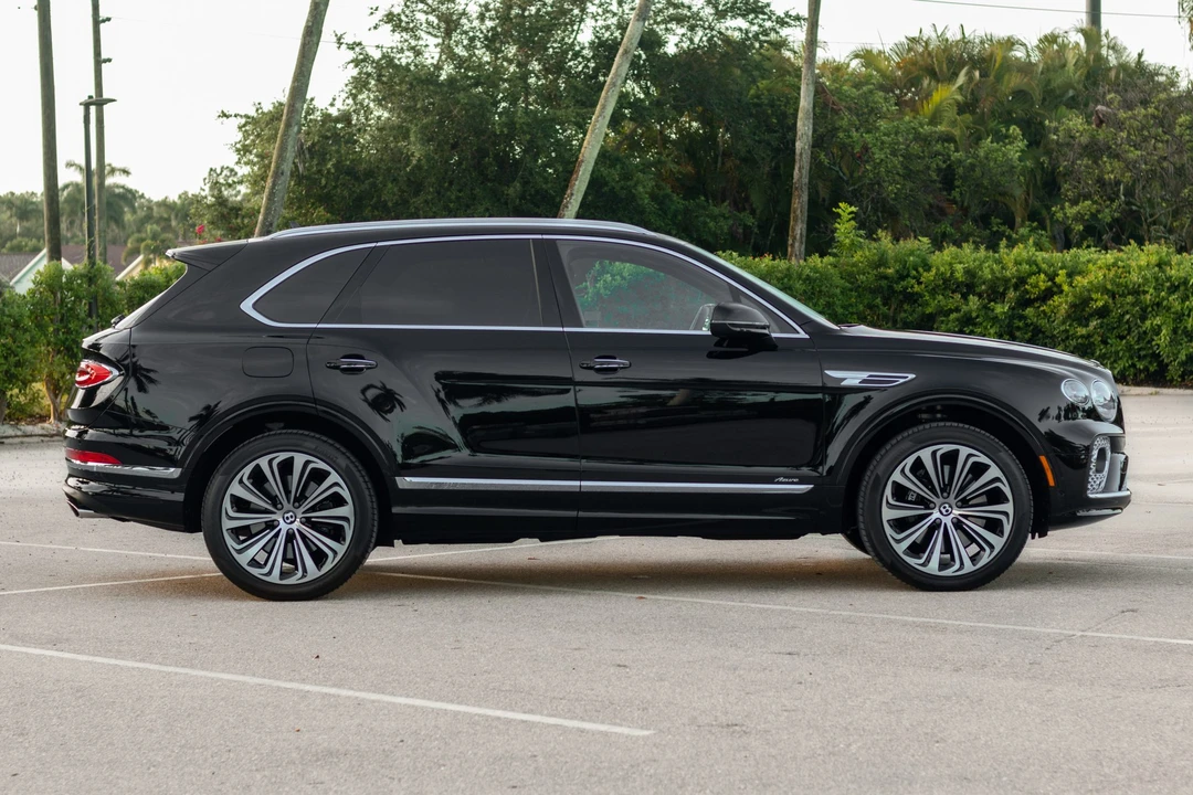 2023 Bentley Bentayga - Image 4 of 31