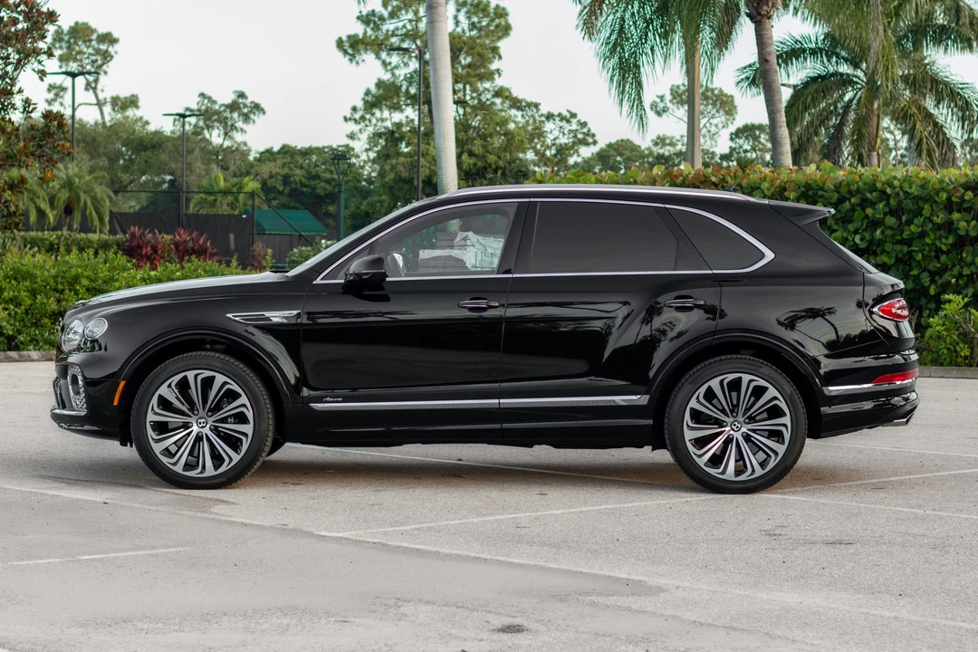 2023 Bentley Bentayga - Image 8 of 31