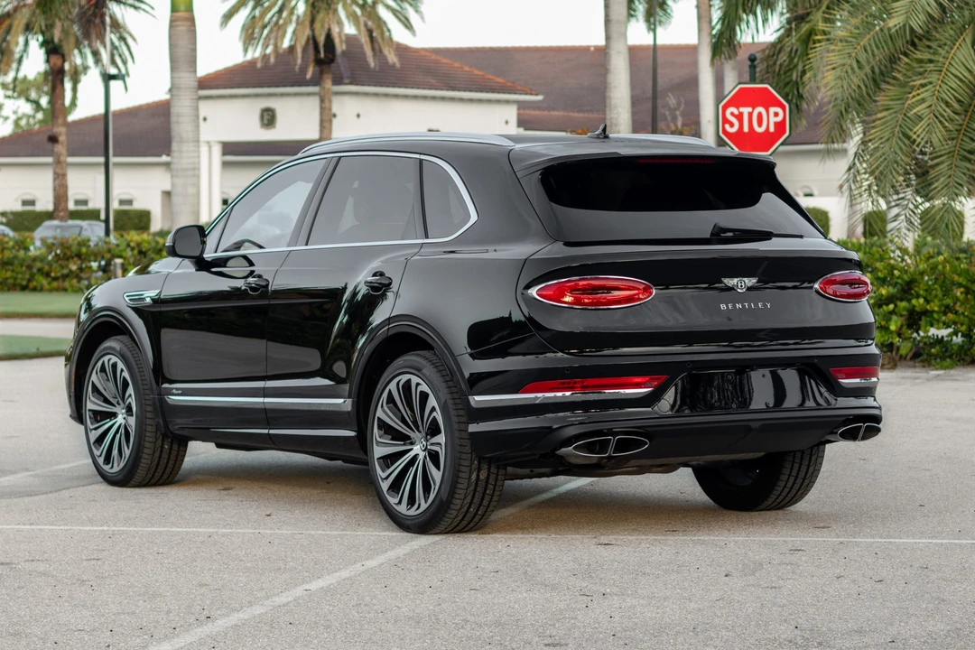 2023 Bentley Bentayga - Image 7 of 31
