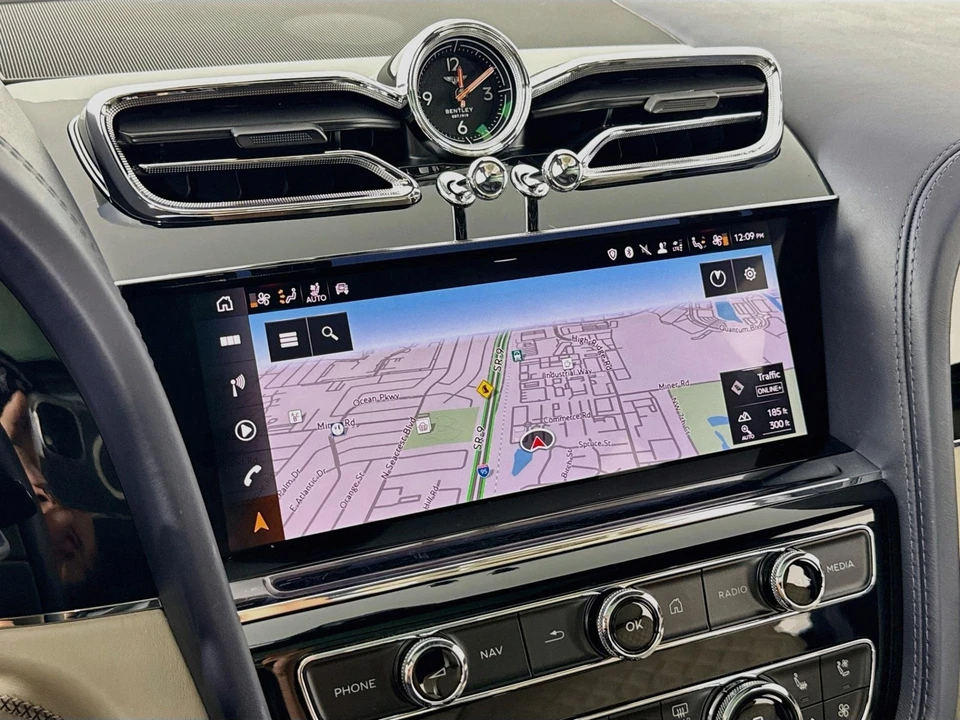2023 Bentley Bentayga - Image 16 of 31