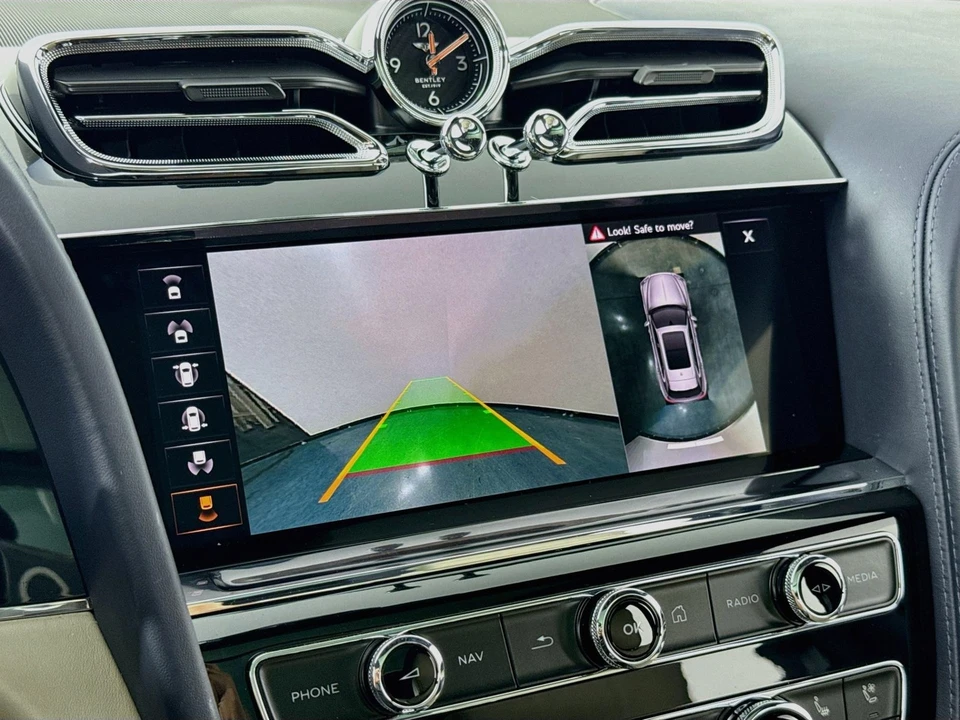 2023 Bentley Bentayga - Image 17 of 31