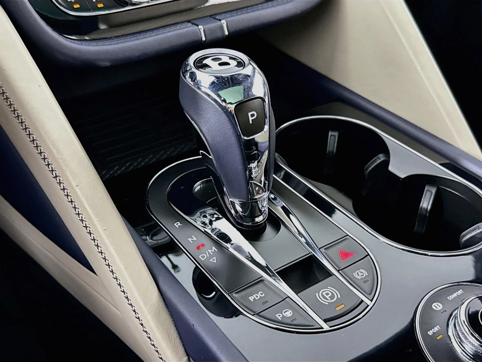 2023 Bentley Bentayga - Image 19 of 31