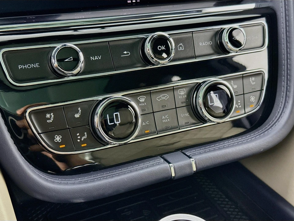 2023 Bentley Bentayga - Image 18 of 31