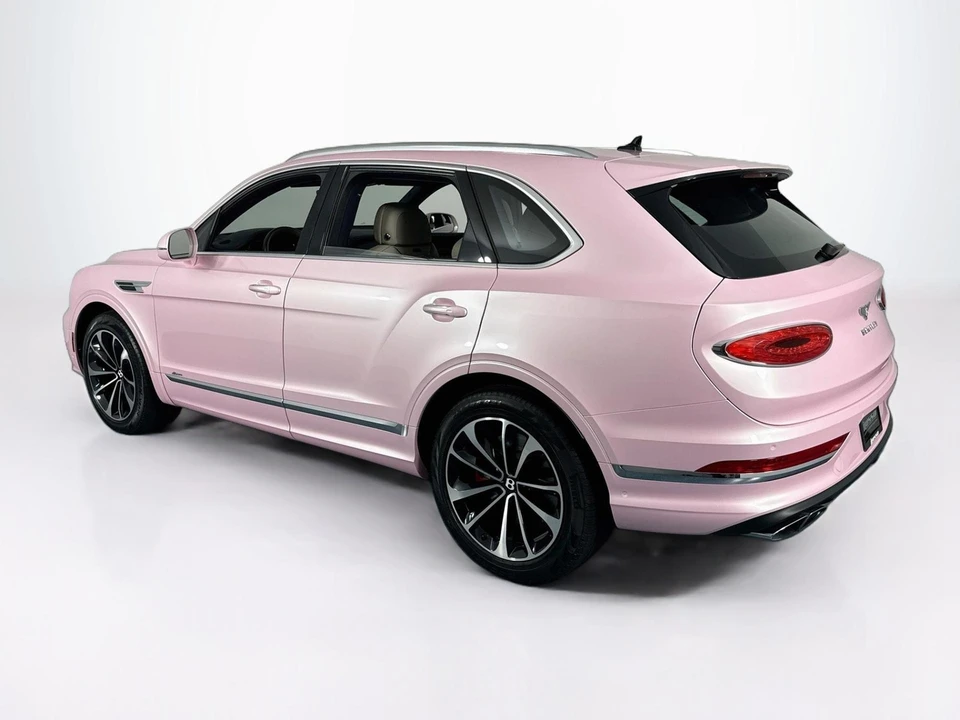 2023 Bentley Bentayga - Image 7 of 31