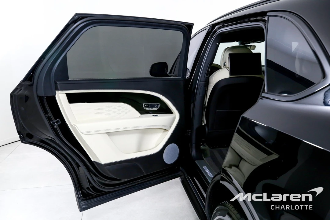 2023 Bentley Bentayga - Image 17 of 31