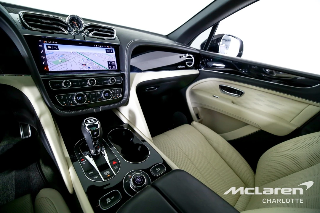 2023 Bentley Bentayga - Image 15 of 31
