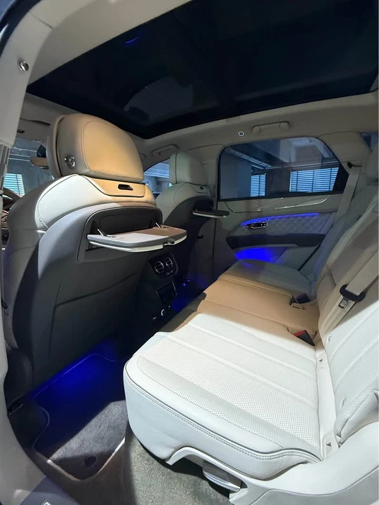 2023 Bentley Bentayga - Image 17 of 20