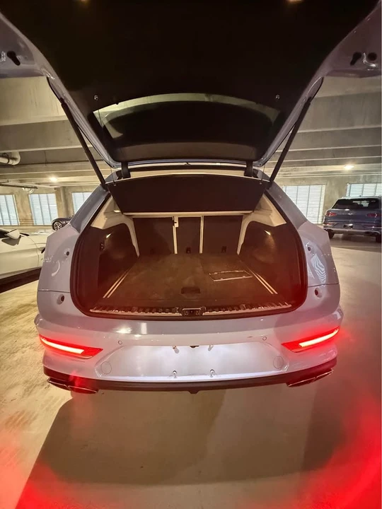 2023 Bentley Bentayga - Image 7 of 20