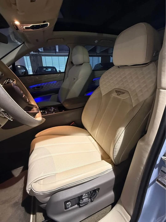 2023 Bentley Bentayga - Image 18 of 20