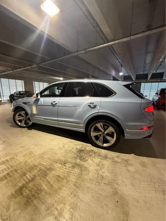 2023 Bentley Bentayga - Image 4 of 20