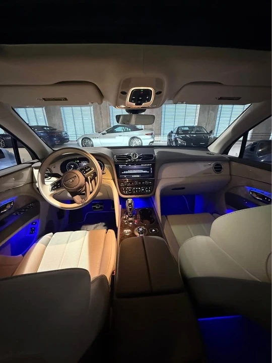 2023 Bentley Bentayga - Image 15 of 20