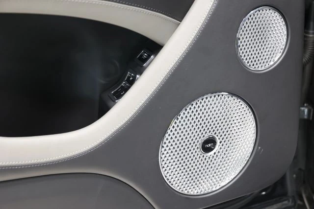 2023 Bentley Bentayga - Image 16 of 31