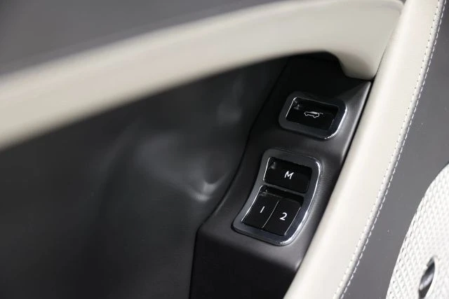 2023 Bentley Bentayga - Image 15 of 31