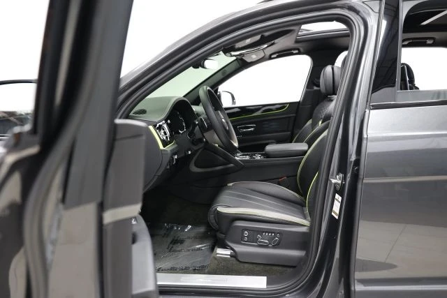 2023 Bentley Bentayga - Image 17 of 31