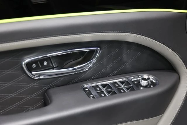 2023 Bentley Bentayga - Image 12 of 31