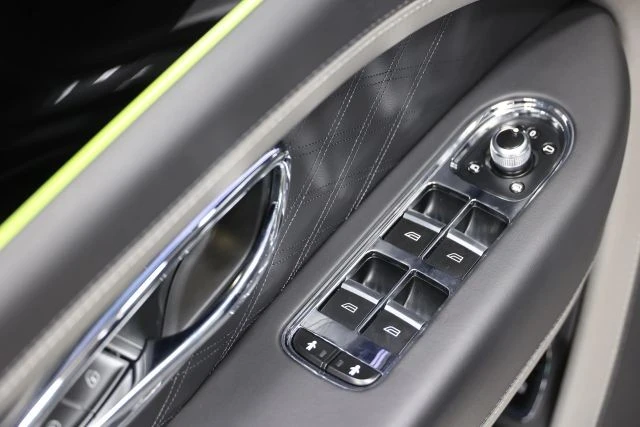 2023 Bentley Bentayga - Image 14 of 31