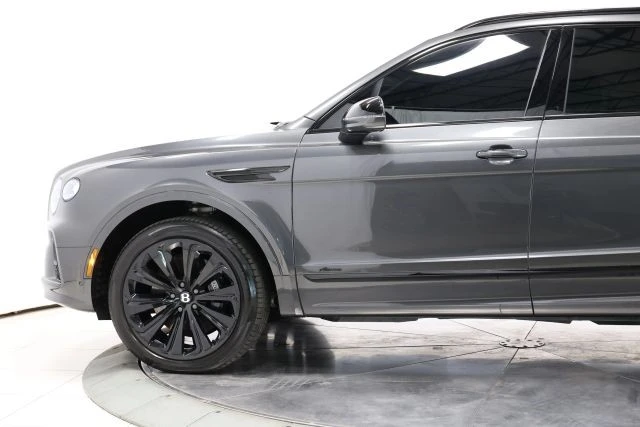 2023 Bentley Bentayga - Image 8 of 31