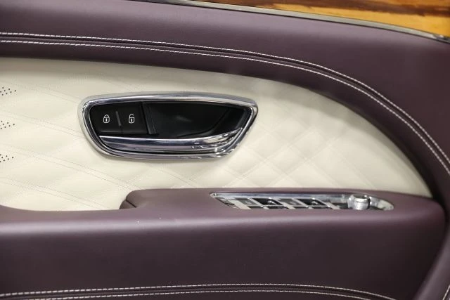 2023 Bentley Bentayga - Image 12 of 31