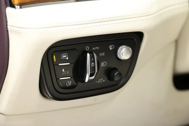 2023 Bentley Bentayga - Image 27 of 31