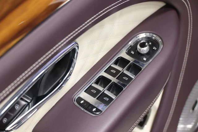 2023 Bentley Bentayga - Image 13 of 31