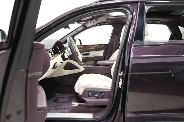 2023 Bentley Bentayga - Image 17 of 31