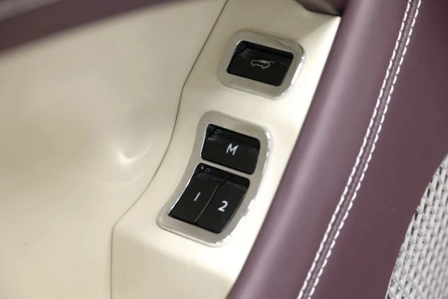 2023 Bentley Bentayga - Image 14 of 31
