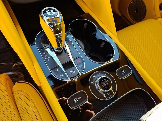2023 Bentley Bentayga - Image 5 of 6