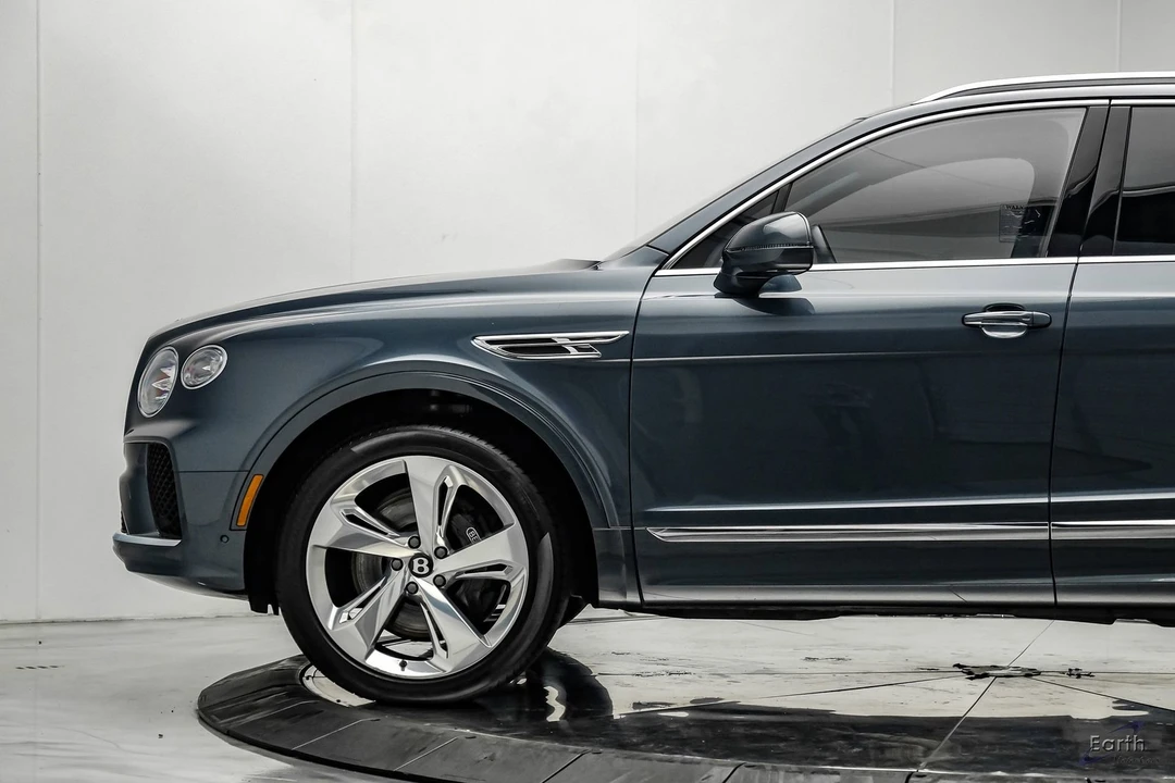 2023 Bentley Bentayga - Image 8 of 31