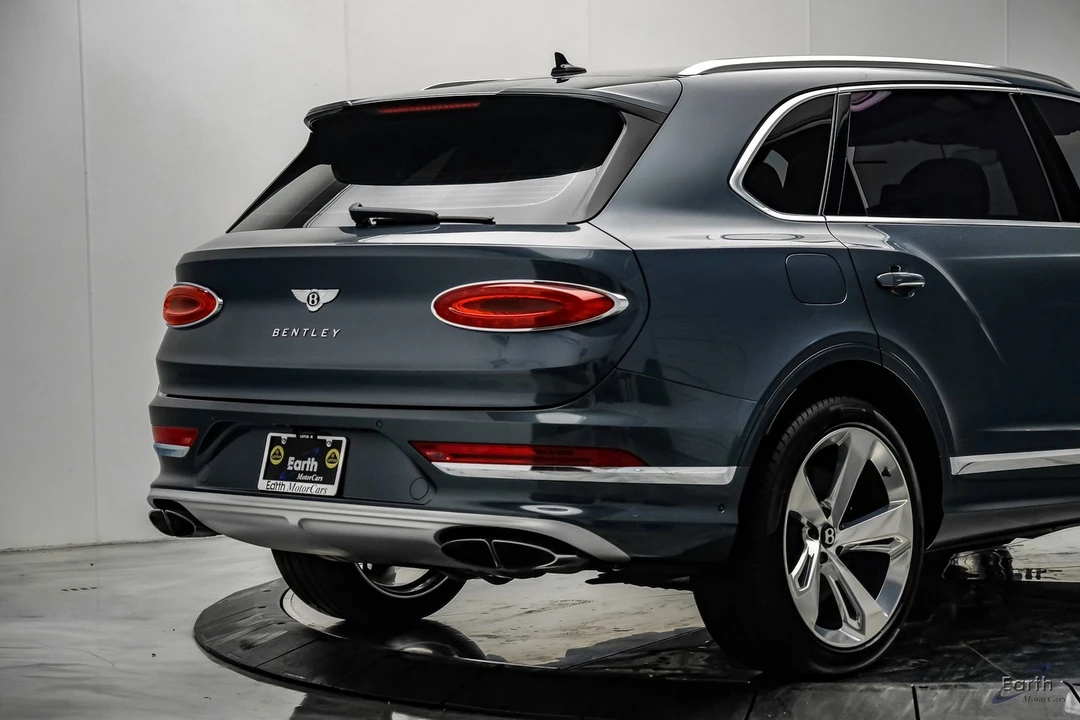 2023 Bentley Bentayga - Image 17 of 31