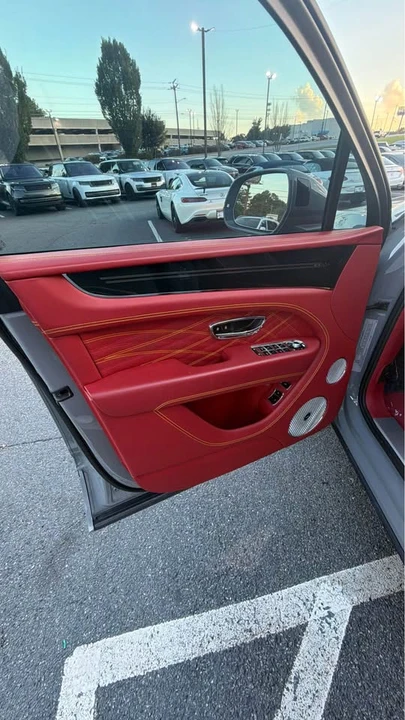 2023 Bentley Bentayga - Image 8 of 20