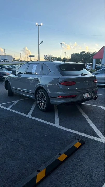 2023 Bentley Bentayga - Image 7 of 20