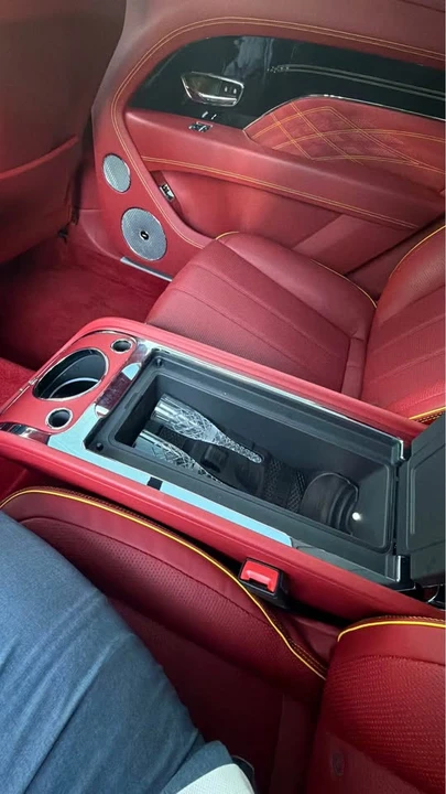 2023 Bentley Bentayga - Image 18 of 20