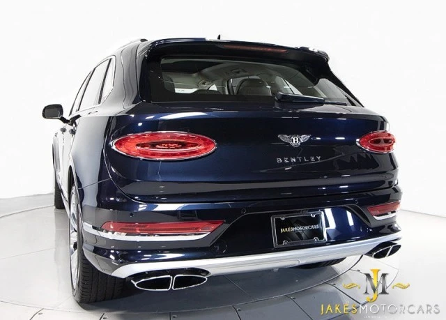 2023 Bentley Bentayga - Image 8 of 21