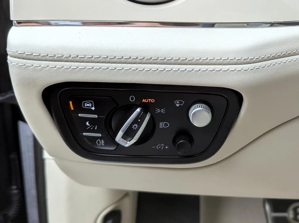 2023 Bentley Bentayga - Image 19 of 21