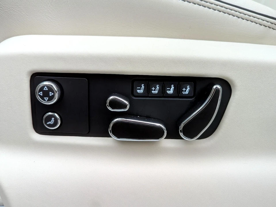 2023 Bentley Bentayga - Image 16 of 21