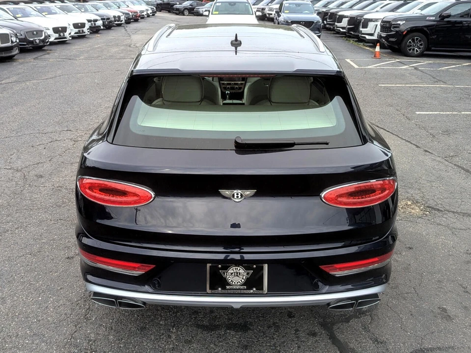 2023 Bentley Bentayga - Image 8 of 21